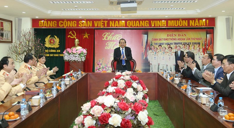 Phó Thủ tướng Thường trực thăm, kiểm tra các đơn vị thuộc Bộ Công an - ảnh 2